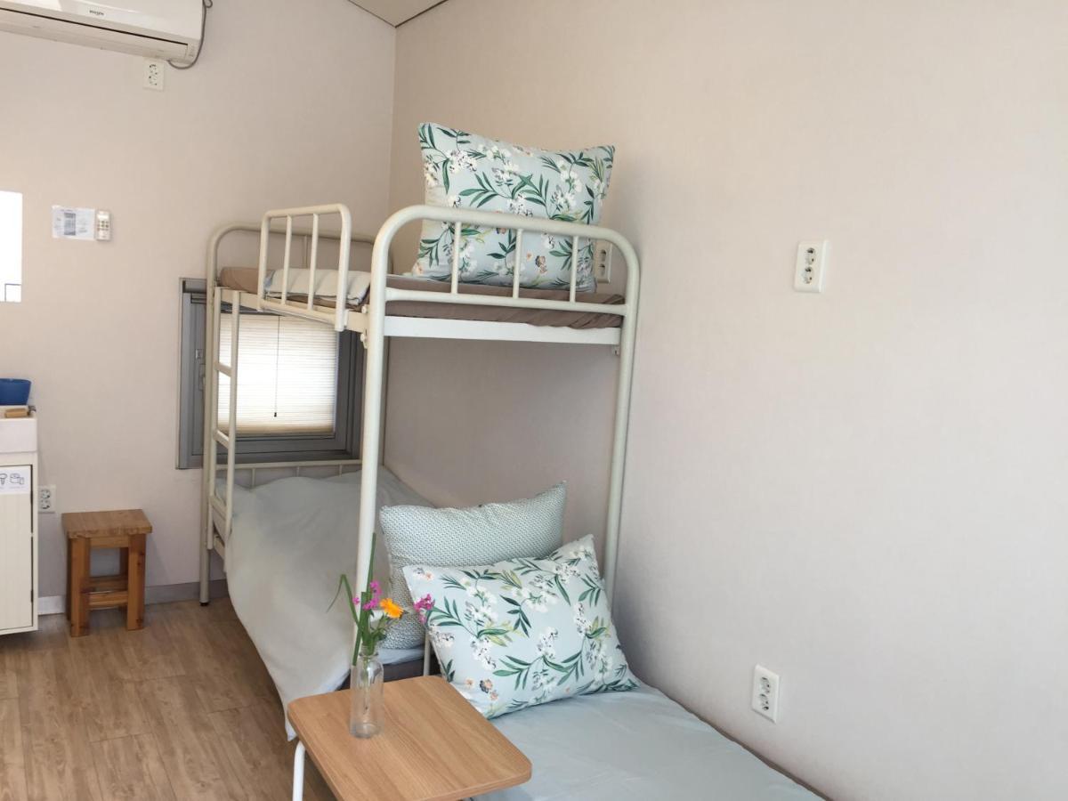 Inside Busan Hostal Exterior foto